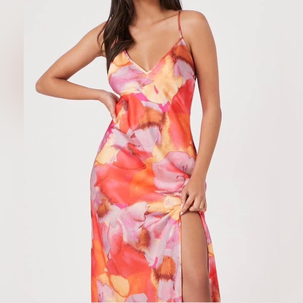 ❌SOLD❌ Satin Floral Watercolor Maxi Dress $35

Size Small | Brand New